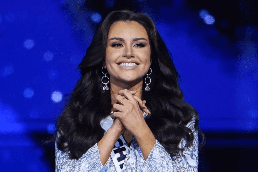 Emilia Dides Emilia Dides, representante chilena en Miss Universo 2024, clasificó al Top 12 y agradeció el apoyo de sus seguidores.