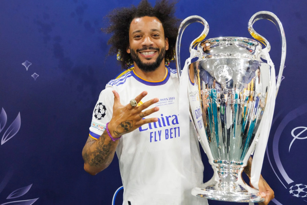 Marcelo celebra un título con el Real Madrid, club donde se consagró como leyenda.